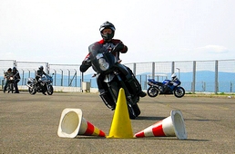 Motoros vezetéstechnikai tréning - GyorsJogsi Motoros Iskola